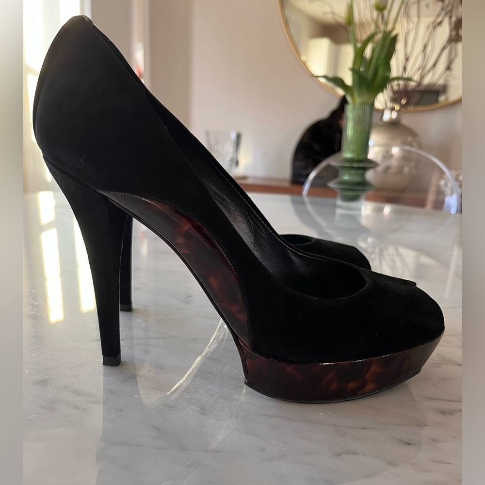 Stuart Weitzman Black Suede and Tortoise Shell Peep Toe Pumps Size 9
